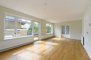 Sitting Room- click for photo gallery
